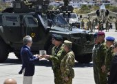 Ceremonia. El presidente Guillermo Lasso entregó los automotores a las autoridades militares