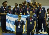Los equipos albicelestes de damas y varones del voleibol sala.