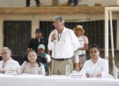 Camilo González, delegado del Gobierno colombiano, habla durante una mesa de diálogos con las disidencias de las FARC, este martes, en Suárez.