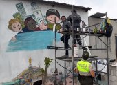 Comunidad. Los vecinos junto a organizaciones civiles y a las autoridades cambian los dibujos que denotan violencia por imágenes que promueven arte y la unión del tejido social.