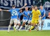 El arquero Ivan Provedel (d) y su festejo tras marcar el gol del empate agónico de Lazio.