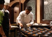 El chef mexicano preparó una cena en el Bankers Club