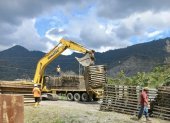 Trabajos para restablecer la movilidad en la vía El Chaco-Reventador, Napo.
