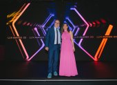 El periodista español Juan Señor junto a Andrea Serrano, directora de los premios.
