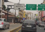 En Cuenca y Eloy Alfaro las contravenciones en el carril exclusivo se cometen todo el día.