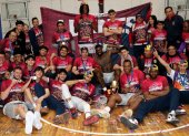 La celebración de los jugadores de Leones tras ganar el campeonato de la Liga BásquetPro.