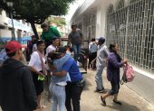 Lugar. Los parientes de los fallecidos acudieron a la morgue.