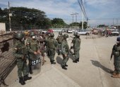 Un grupo de militares se agolpó en los exteriores del ingreso a la Penitenciaría del Litoral