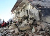 Al menos cuatro personas han muerto y una veintena resultó herida a consecuencia del terremoto de magnitud 7.