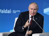 El presidente ruso Vladimir Putin asiste a una sesión plenaria