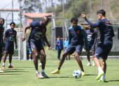 La Tricolor inicia los entrenamientos de cara al juego ante Bolivia.La tarde del domingo 8 de octubre empezaron a llegar los convocados a la Casa de la Selección.