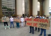 Médicos y representantes de prestadores externos realizaron un plantón para exigir los pagos