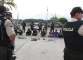 Ocho hombres fueron detenidos en una lancha que andaba en el golfo de Guayaquil.