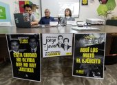 Luis Echeverria (i), integrante del colectivo “Todos somos Jorge y Javier”; Joel Medina (c) y Rosa Elvia Mercado (d), padres de Jorge Mercado, el estudiante del Tecnológico de Monterrey asesinado junto a su amigo Javier arredondo en 2010.