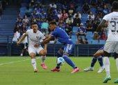 En la primera etapa del torneo, Liga de Quito y Emelec empataron a un gol en Guayaquil.
