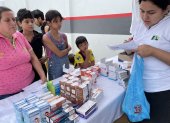 Ayuda. Medicinas gratuitas a niños de Monte Sinaí.