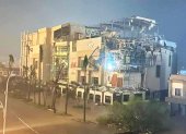 La captura de un vídeo que se viralizó en redes muestra los daños que sufrió un edificio por el paso del huracán Otis y las calles anegadas.