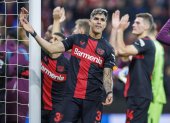 Leverkusen (Germany), 26/10/2023.- Leverkusen"s Piero Hincapie celebrates after winning the UEFA Europa League Group H soccer match between Bayer Leverkusen and Qarabag Agdam FK in Leverkusen, Germany, 26 October 2023. (Alemania) EFE/EPA/Christopher Neundorf