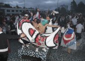 Los aficionados de Liga de Quito cumplieron con el tradicional baño en la pileta de la Universidad Central.