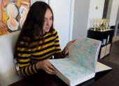 Adrianna Procida, una joven de 18 años diagnosticada desde hace una década con el síndrome de hipermovilidad Ehlers-Danlos (EDS), habla sobre su libro "Lo que no se puede ver"