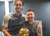 Leo y Lio posaron juntos con el Balón de Oro.