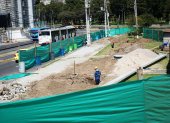 Trabajos. En el parque el Arbolito se construye la nueva parada de buses que van al Valle de Los Chillos.
