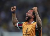 AME4299. RÍO DE JANEIRO (BRASIL), 04/11/2023.- Marcelo Vieira de Fluminense celebra tras ganar hoy, el partido de la final de la Copa Libertadores entre  Boca Juniors y Fluminense en el estadio de Maracaná, en Rio de Janeiro (Brasil). EFE/ Andre Coelho