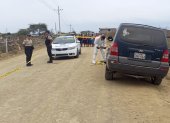 El carro de la víctima quedó a un costado del cuerpo en la ruta.