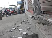 En un local de la avenida Casuarina quedó un orificio de unos 45 centímetros de diámetro a causa de un estallido