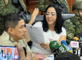 Roberta Zambrano, prefecta de Esmeraldas, en rueda de prensa.
