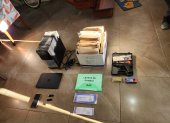 Evidencias. En los allanamientos se incautaron documentos, dinero, armas, entre otras cosas.