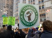 El sindicato Starbucks Workers United (SWU) pide condiciones laborales favorables.