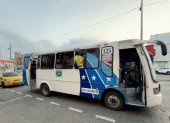 Pese a que en la avenida Guillermo Pareja hay personal de la ATM, nadie controla los buses ni se percata de cómo van los pasajeros.