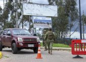 Militares ecuatorianos de la IV División del Ejército Amazonas y del batallón de Infantería Mayor Galo Molina, realizan patrullaje en la zona fronteriza con Colombia, en una fotografía de archivo.