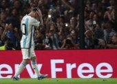 Lionel Messi refleja la frustración de los jugadores argentinos tras caer por 2-0 ante Uruguay