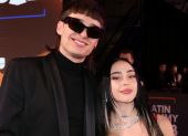En los Premios Grammy Latinos, Nicki Nicole y Peso Pluma posaron por primera vez juntos en una alfombra roja.