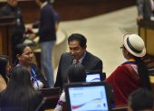 Lucio Gutiérrez mantenía diálogos con las legisladoras de Pachakutik.