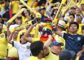 Ambiente de fiesta en el estadio Rodrigo Paz en la previa del Ecuador vs Chile