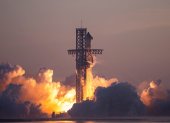El propulsor Super Heavy, con sus 33 motores Raptor 2, genera un empuje de 8000 toneladas métricas, convirtiéndolo en el cohete más potente del mundo.
