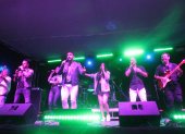 El amplio repertorio de Emotion Band, que incluyó disco, pop, música tropical y reguetón, entre otros ritmos, fue un punto crucial, pues llamó a los invitados a demostrar su talento sobre la pista de baile.
