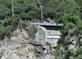 El caudal del río causó la erosión del talud ubicado en el puente antiguo que tiene 100 años de construcción.
