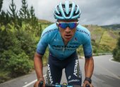 El imbabureño, de 22 años, llegó al Astana Qazaqstan en 2021 para integrar el equipo sub-23, ahora renueva por dos años para el equipo principal del World Tour.