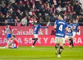 GIRONA, 27/11/2023.- El delantero del Athletic Club Iñaki Williams (3i) celebra su gol, primero del equipo ante el Girona, durante el encuentro correspondiente a la jornada 14 de Primera División que se disputa hoy lunes en el estadio de Montilivi, en la capital gerundense. EFE/David Borrat.