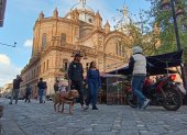 El centro de la ciudad de Cuenca es un lugar muy visitado por turistas extranjeros y nacionales.