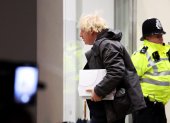 El ex primer ministro británico Boris Johnson llega al edificio donde se lleva a cabo la investigación sobre su gestión de la pandemia, el 6 de diciembre de 2023.