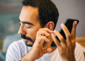 Microsoft lanza al mercado una app para personas no videntes, llamada "Seeing AI"