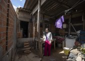 Una mujer en la Favela de los Sueños en Sao Paulo (Brasil).