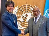 El embajador de Ecuador ante la ONU, José de la Gasca; y el presidente de la 78° Sesión de la Asamblea General de la ONU, Dennis Francis