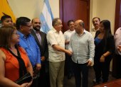 Reunión. El gobernador del Guayas, Alfredo Molina, se reunió con los líderes del transporte pesado.