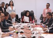 La asambleísta del correísmo, Pamela Aguirre, presidenta la mesa de Fiscalización.